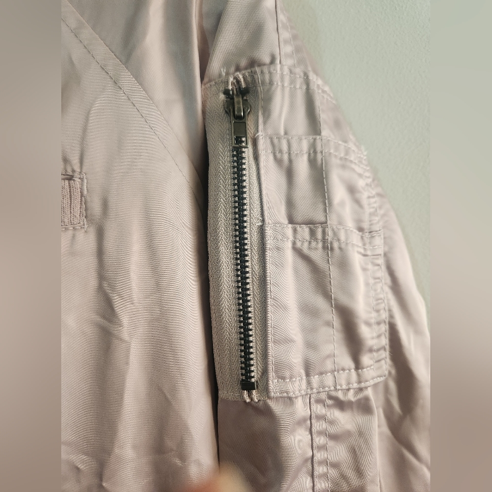 Women's Rose Gold Member's Only jacket - Picture 9 of 9